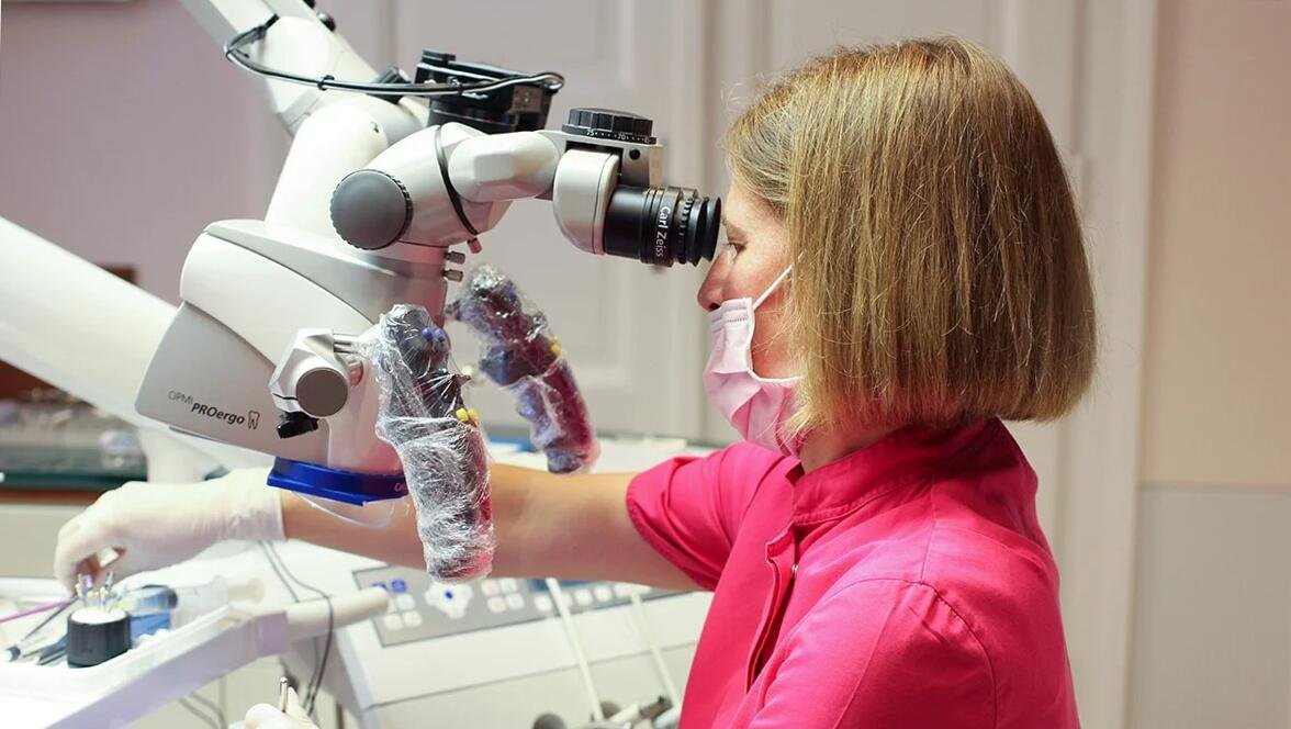 A mikroszkópos gyökérkezelés jelentősége a modern fogászatban