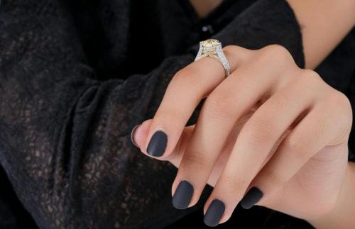 Lehet-e sikeres körmös valaki pusztán a géllakkozással?