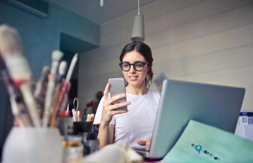 Milyen egy praktikus telefon hölgyek számára?